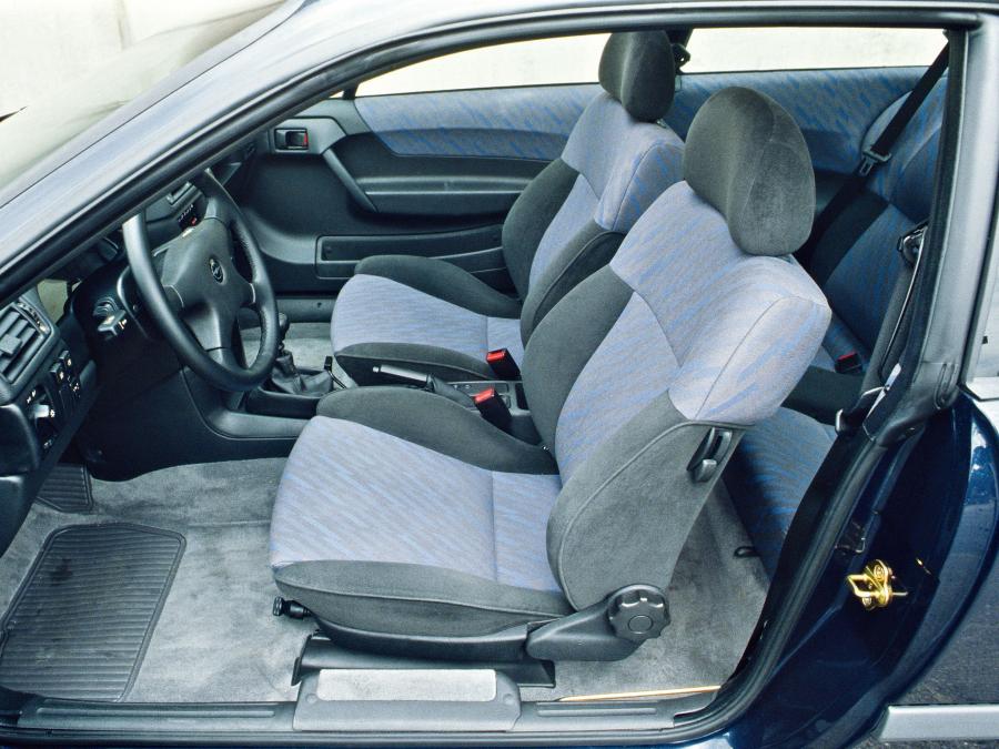  Opel Calibra 2.0i 16V 1990 года  (фото 18 из 23)